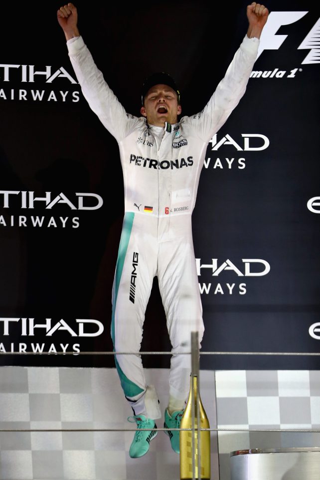 Rosberg springt een gat in de lucht.