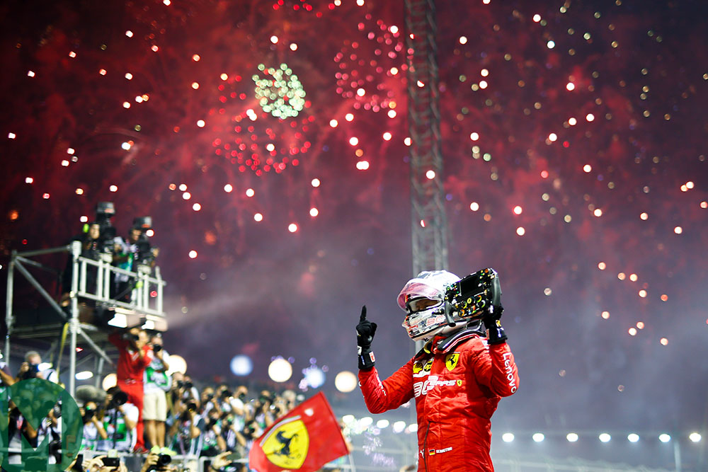 Vettel laat zien hoeveel overwinningen hij dit jaar behaald heeft